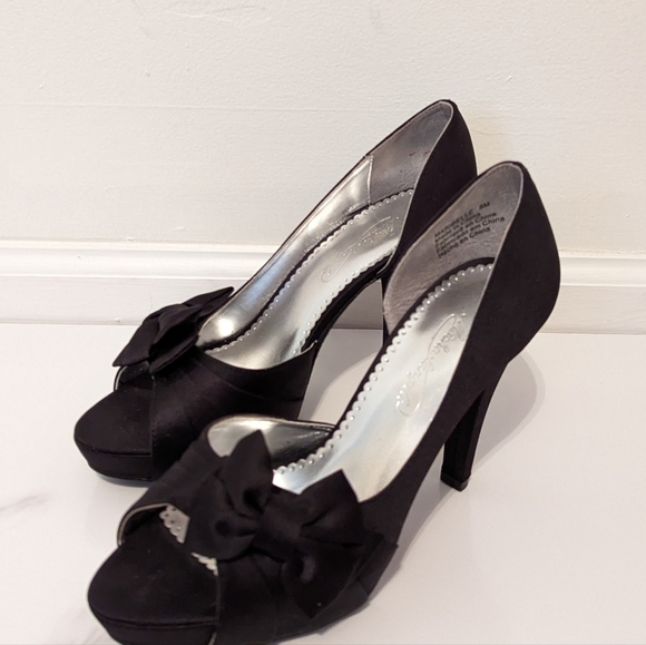 Elegant Black Bow Peep Toe Heels - Picture 7 of 7